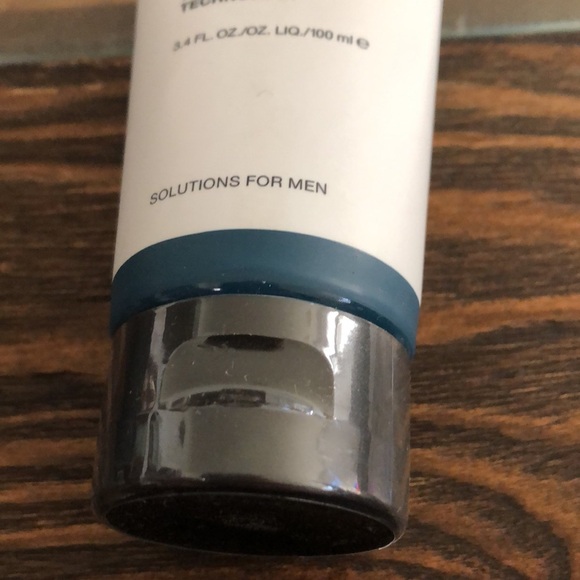 New Lab Series Daily Rescue Gel Cleanser (3.4 oz) - Picture 3 of 6